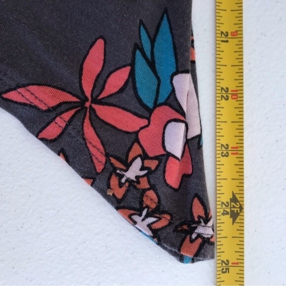 LOGO by Lori Goldstein V Neck 3/4 Sleeve Sharkbite Hem Gray Floral Tunic Medium - Picture 8 of 11